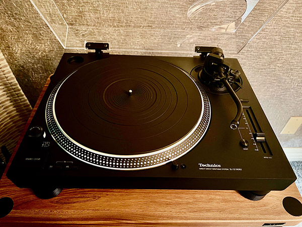 112723.apcaf1.TECHNICS SL-1210GR2 TURNTABLE.jpg